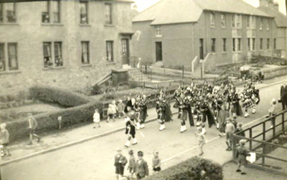 Pipe Band in Rossend Terrace 1